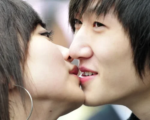 Nada de Beijo: Conheça os Países Onde Demonstrações Públicas de Afeto Podem Levar a Multas e Prisão