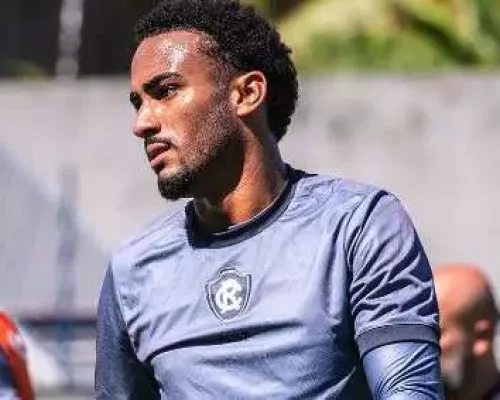 Kayky Almeida renova com o Remo até 2026, zagueiro carioca de 20 anos decisivo no acesso à Série A após 15 jogos na Série B, se reapresenta para pré-temporada