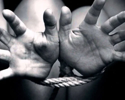 Brasil e Reino Unido Unem Forças contra Tráfico Humano: Acordo Histórico na Cúpula de Niagara para Combater Crime que Movimenta US$ 150 Bilhões Anuais