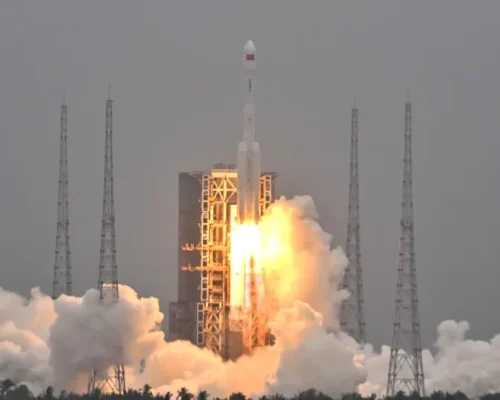 China Atinge Novo Marco: 92 Lançamentos Espaciais em 2025 Cobrindo Missões Tripuladas e Exploração do Espaço Profundo