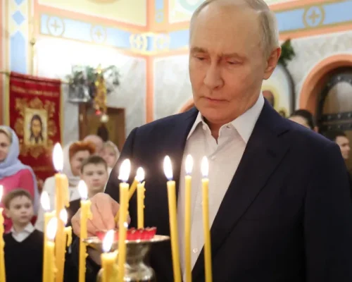 Putin declara Guerra na Ucrânia “missão sagrada” em missa ortodoxa, enquanto França e Reino Unido propõem força de paz