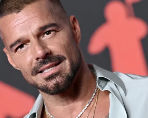 Atores LGBTQIA+ que Brilharam em Papéis Icônicos: De Ícones da TV a Estrelas de Cinema Inesquecíveis