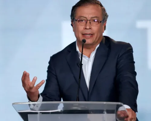 Trump Confirma Reunião com Petro na Casa Branca em Fevereiro para Discutir Combate ao Tráfico de Drogas