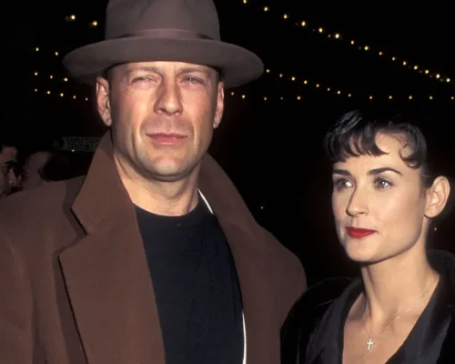 Demi Moore revela o “Dia do Neil Diamond” de Bruce Willis em rara e íntima lembrança do ex-casamento