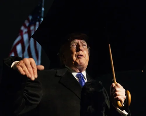 Trump afirma que Irã buscou negociação após ameaças e admite ação militar, enquanto protestos deixam 544 mortos