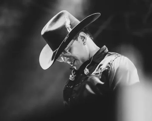 Tragédia na Colômbia: Cantor Yeison Jiménez morre em queda de avião na região de Boyacá com equipe