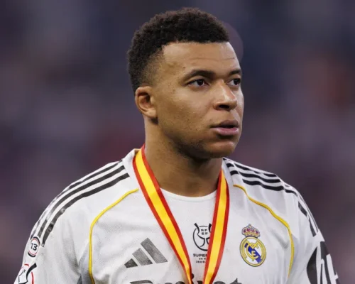 Kylian Mbappé: Gesto de estrela do Real Madrid na Supercopa da Espanha causa polêmica e divide torcedores