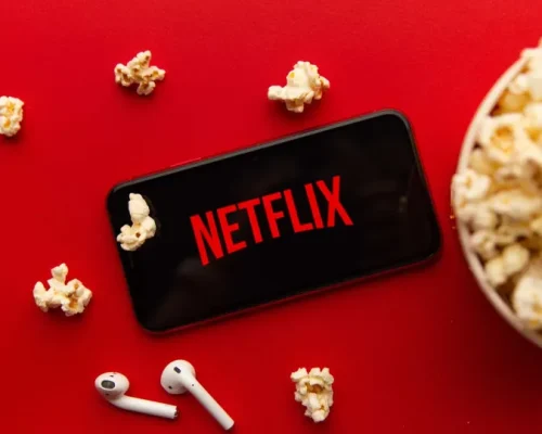 Netflix revoluciona app no celular: Vídeos verticais, podcasts e navegação repaginada prometem novo ciclo de crescimento
