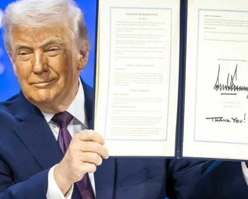 Trump Lança “Conselho da Paz” em Davos, Gerando Expectativa e Cautela Global