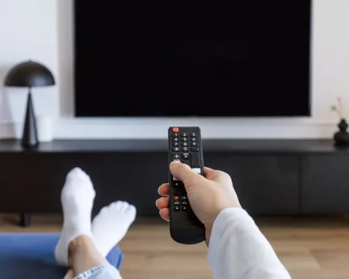 Sua TV está lenta? Descubra truques simples para dar vida nova ao aparelho sem precisar gastar com um modelo novo