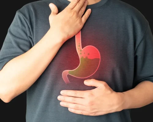 Ardor no peito? Descubra como a banana, fruta barata e acessível, pode ser sua aliada contra a azia e o desconforto estomacal