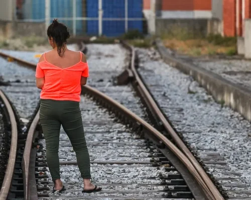 Menopausa Acelera Perda Cerebral e Pode Levar a Sintomas de Alzheimer, Revela Estudo de Cambridge