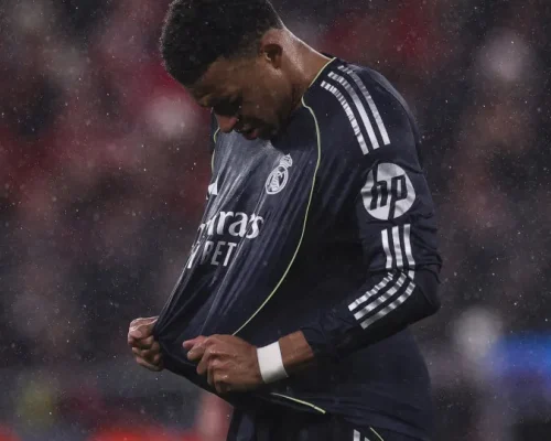 Mbappé explode com murro na mesa após derrota do Real Madrid: “Vergonha! Faltou vontade”