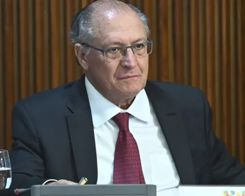 Alckmin Adverte China Sobre Tarifas na Carne Bovina em Conversa Histórica com Vice-Presidente Chinês