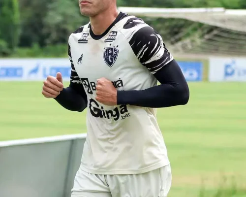 Lucca Carvalho brilha na estreia do Parazão pelo Paysandu, zagueiro da base elogia sistema defensivo sem sofrer gols e reforça força da base após vitória por 2 a 0