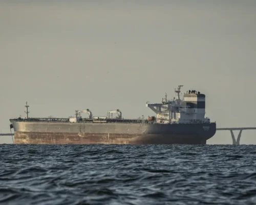 Índia Busca Sinal Verde dos EUA para Retomar Importação de Petróleo Venezuelano em Negociações Estratégicas