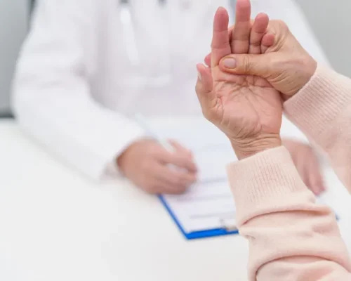 Revolução na Medicina: Exame de Sangue Promissor Identifica Parkinson até 20 Anos Antes dos Sintomas