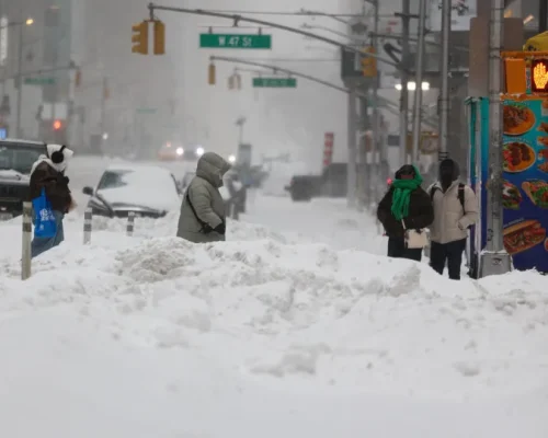 Frio Extremo em Nova York: Onda de Gelo Já Registra 13 Mortes por Hipotermia e Alerta Máximo é Decretado