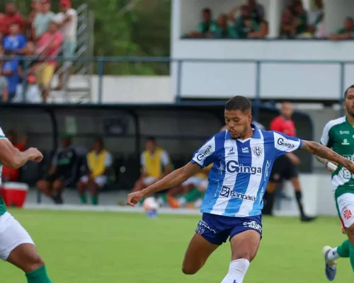 Kleiton Pego, artilheiro do Paysandu, aposta na molecada da base para o Re-Pa no Mangueirão, critica o pênalti da Tuna e diz estar confiante para o clássico