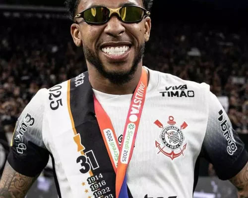 José Martínez retorna ao Corinthians após crise na Venezuela e inicia treinos em 2026, atraso gerou reclamações e pode reduzir protagonismo do volante, 70 jogos pelo clube