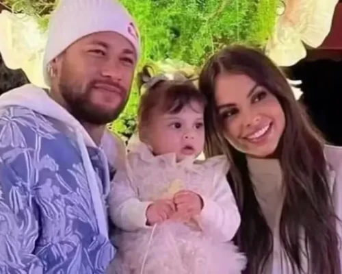 Amanda Kimberlly Ironiza Críticas Sobre Filha e Neymar: “Jurídico Vai Achar Ocupação Útil”