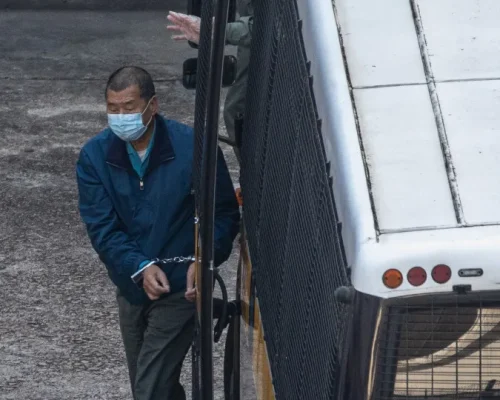 Taiwan Condena Pena de 20 Anos a Jimmy Lai, Acusa China de Exportar Autoritarismo e Reprimir Liberdades em Hong Kong