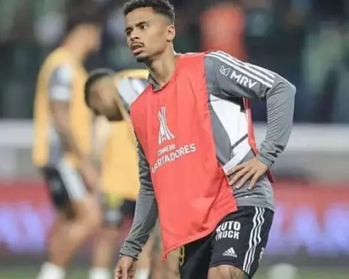 Allan no Corinthians, empolgação e promessa de títulos, volante emprestado pelo Flamengo chega a São Paulo e se diz pronto para disputar vaga e estrear no Paulistão