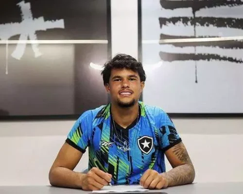 Bruno Samudio assina primeiro contrato profissional com o Botafogo, goleiro de 16 anos, convocado para a seleção de base e campeão Sul-Americano Sub-15