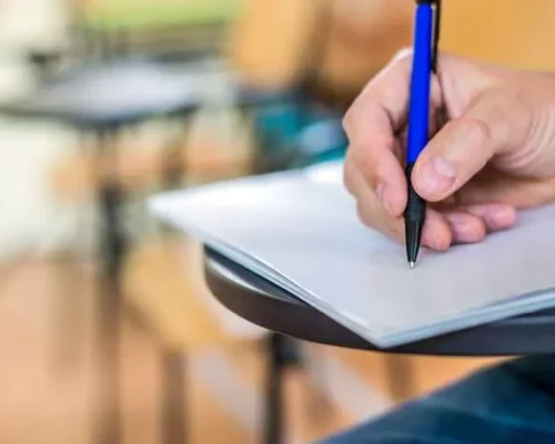 UFRA abre edital com 19 vagas para professores substitutos, salários de até R$ 8.058,29, inscrições on-line até 6 de março e taxa de R$ 150