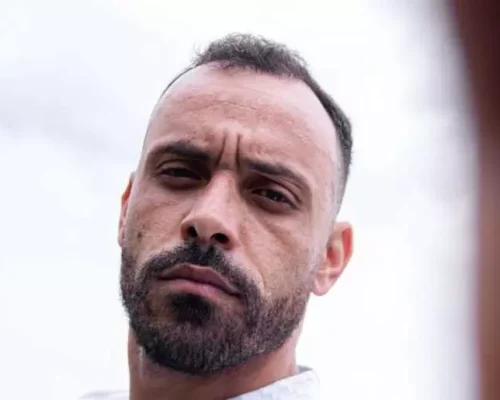 Moisés no Santos aceita convite de Vojvoda, recusa pensar só em 46 pontos, pede confiança da torcida e mira vaga no Paulistão enquanto lucha contra o rebaixamento