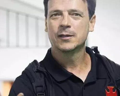 Pressionado, Fernando Diniz garante permanência no Vasco após classificação nos pênaltis sobre Volta Redonda, apesar de protestos da torcida e das dificuldades no Carioca