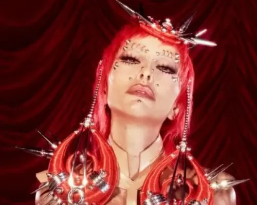 Sabrina Sato Choca com Simulação de Nudez e Piercings Falsos que Hipnotizam na Sapucaí