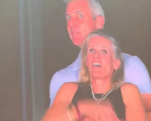 Mulher Flagrada em Show com CEO Dá Palestra Sobre Gestão de Crise: Ingressos Custam R$ 4 Mil