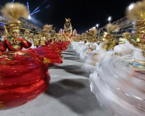 Carnaval do Rio: 2.843 atendidos no Sambódromo e 694 em blocos de rua, com 1.100 toneladas de lixo coletado