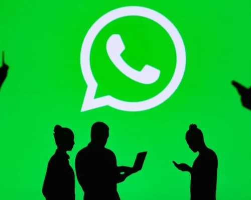 WhatsApp prepara grande revolução visual no iPhone: conheça o novo design ‘Liquid Glass’ que promete mudar tudo