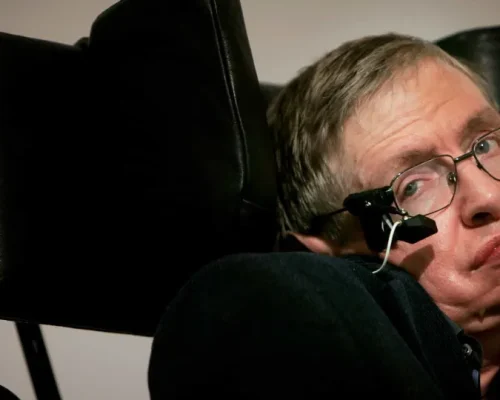 Família de Stephen Hawking rebate acusações sobre foto na ilha de Epstein: “Insinuações são erradas”