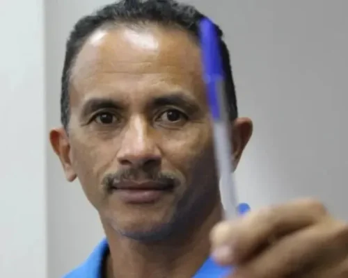 Manoel Gomes: De Milionário a Morador de Favor Após Perder Fortuna, Cantor Luta por Recomeço