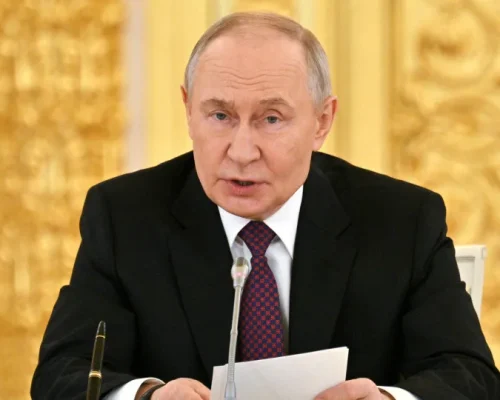 Putin Lamenta Morte de Ali Khamenei: “Violação Cínica” de Normas Internacionais; Sucessor no Irã é Incógnita