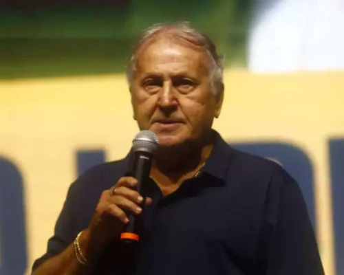 Zico alerta que tempo é curto para Ancelotti preparar a Seleção Brasileira para a Copa do Mundo, e avisa que trocas no comando podem complicar a adaptação tática