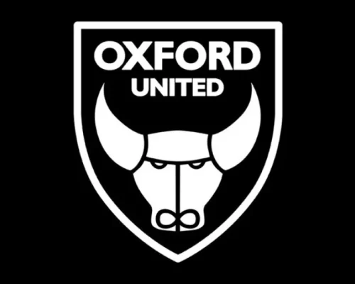 Tragédia no Futebol Inglês: Jogadora de 15 anos do Oxford United morre após desmaio em campo