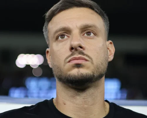 Martín Anselmi é Apoiado pela Diretoria do Botafogo Mesmo Após Eliminação na Libertadores e Críticas da Torcida