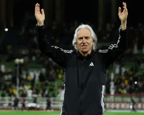 Jorge Jesus exalta João Félix e define prazo para retorno de Cristiano Ronaldo ao Al Nassr, após goleada histórica
