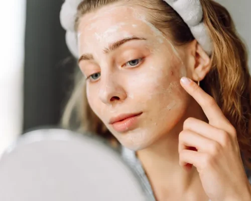 Skincare: Erro Comum em Rotinas Virais nas Redes Sociais Prejudica a Pele, Alerta Dermatologista