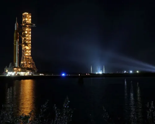 Artemis II: Nasa confirma lançamento da missão à Lua para abril com 4 astronautas iniciando quarentena pré-voo
