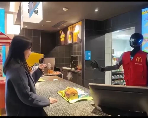 McDonald’s na China Inova com Robôs Humanoides: Conheça a Tecnologia que Pode Revolucionar o Atendimento ao Cliente