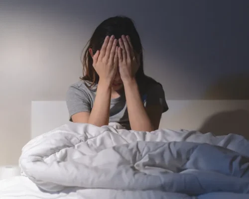 Distúrbios do Sono Podem Ser Sinal Precoce de Demência: Entenda os Alertas e Hábitos de Risco