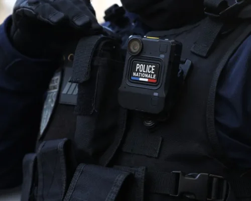Adolescente de 17 anos detido após tentativa de atentado a bomba em prédio do Bank of America em Paris