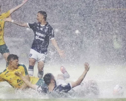 Em Belém, Remo sofre na chuva e deixa escapar a primeira vitória na Copa Norte