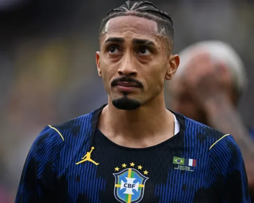 Lesão de Raphinha em amistoso pode render R$ 872 mil ao Barcelona através de programa da FIFA