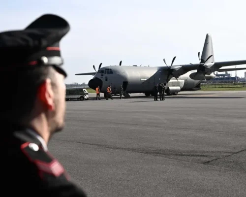 Escassez de Combustível na Itália: Subsidiária da BP Limita Abastecimento Aéreo em 4 Aeroportos Estratégicos